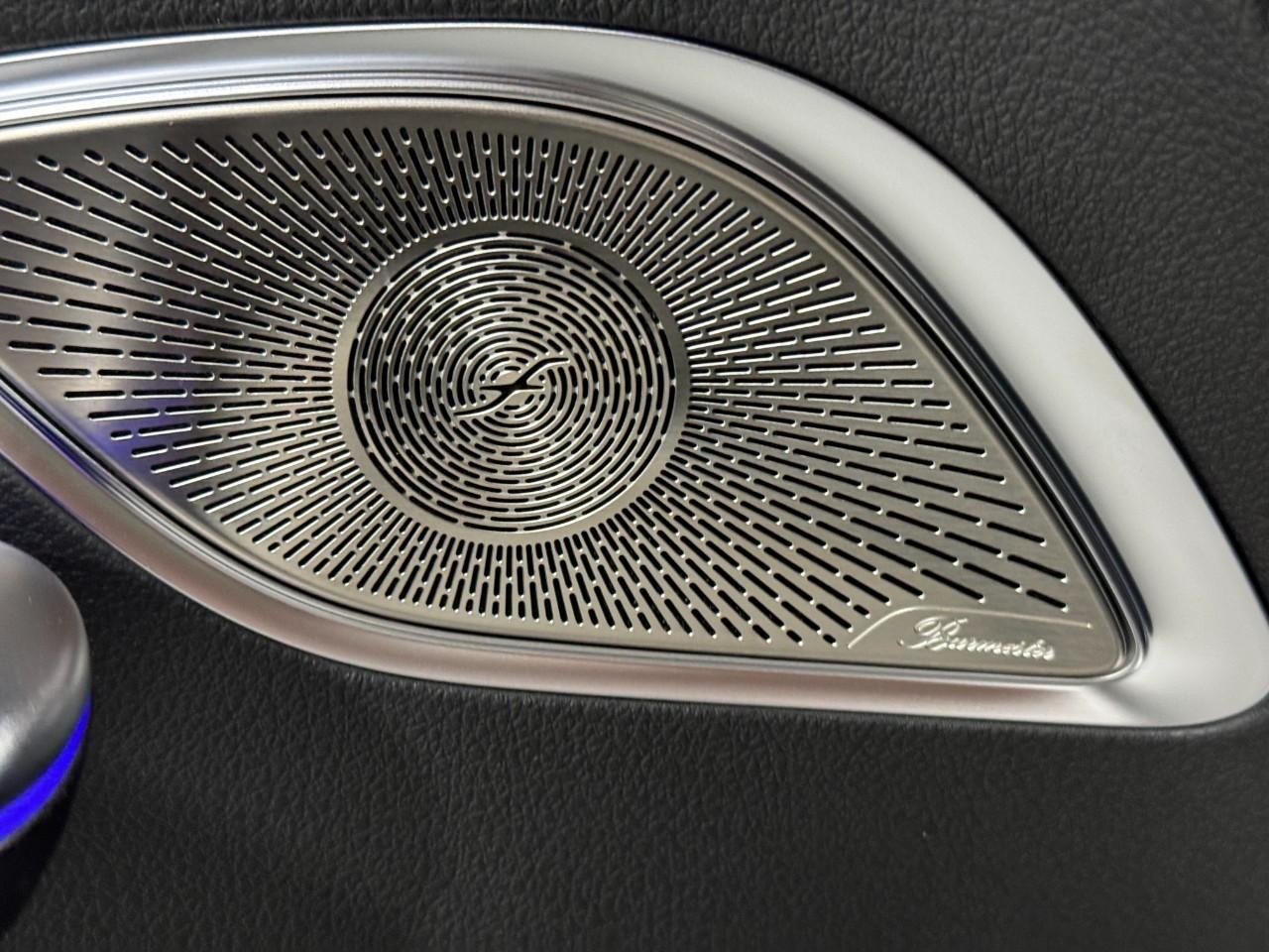 Mercedes-Benz EQE Vehicle Full-screen Gallery Image 26