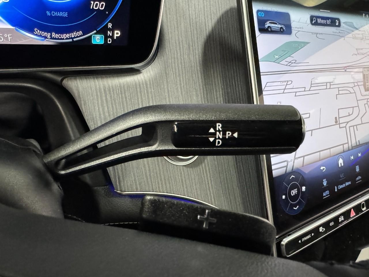 Mercedes-Benz EQE Vehicle Full-screen Gallery Image 35