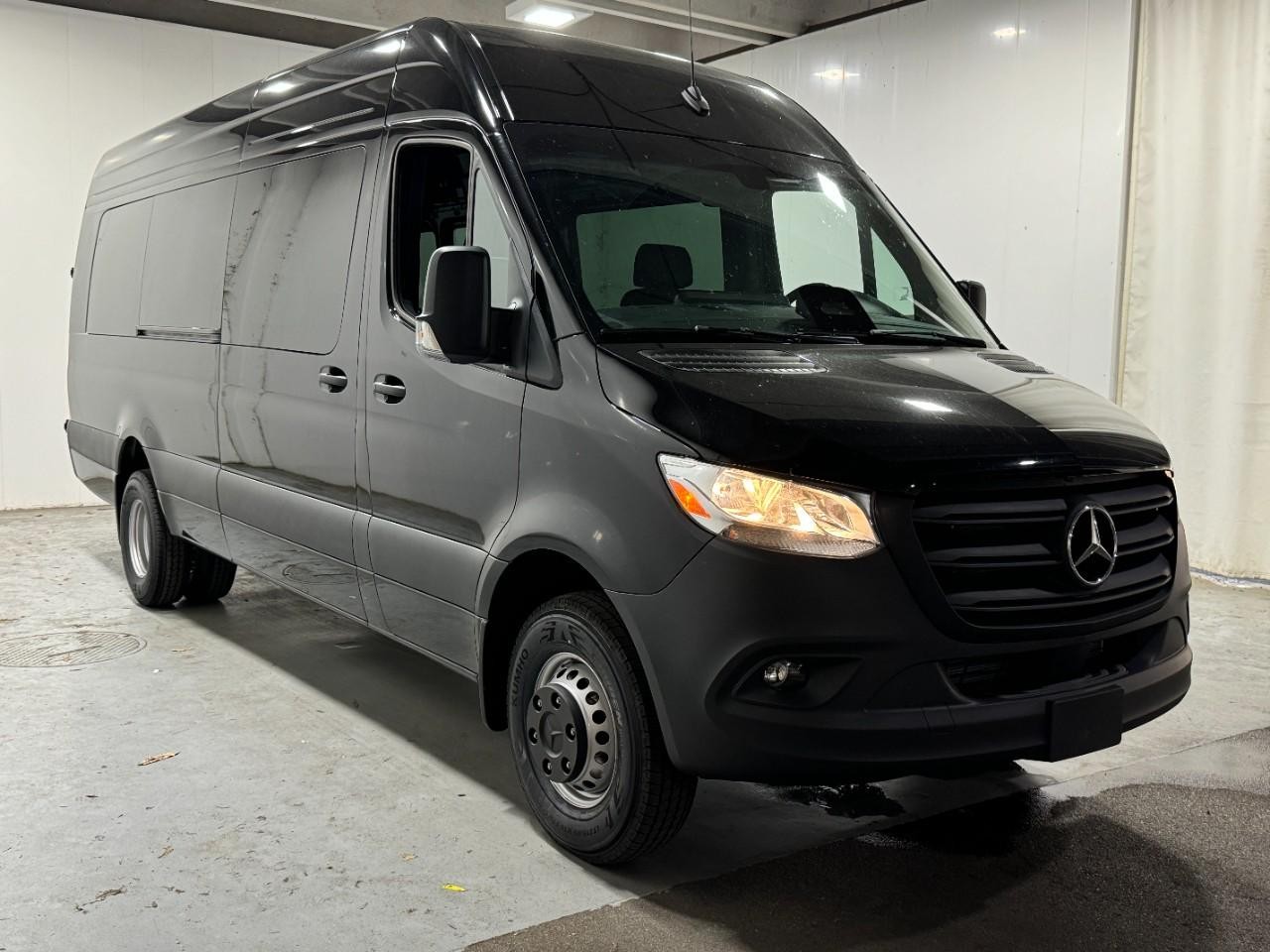 Mercedes-Benz Sprinter Cargo Van Vehicle Full-screen Gallery Image 6