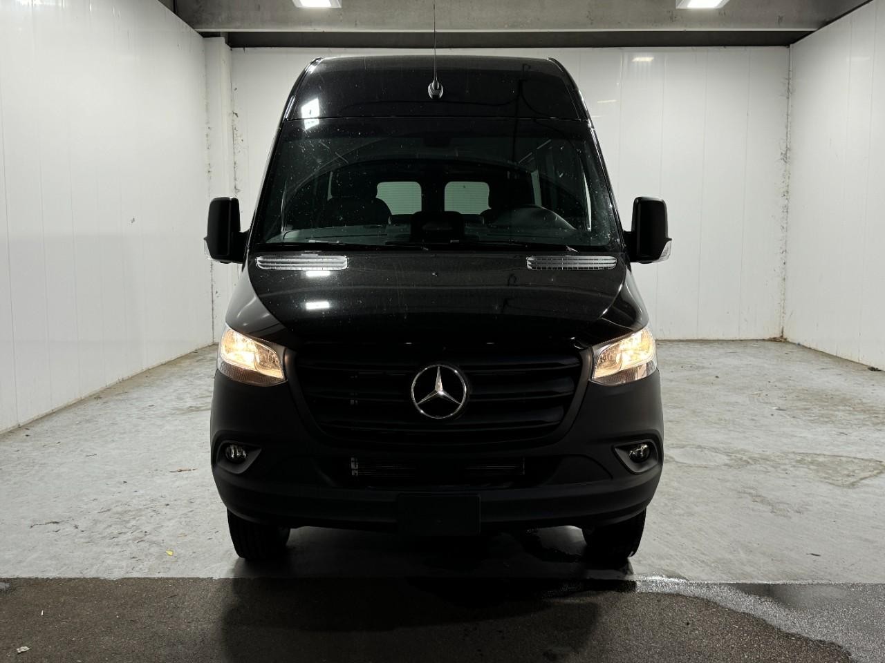 Mercedes-Benz Sprinter Cargo Van Vehicle Full-screen Gallery Image 7