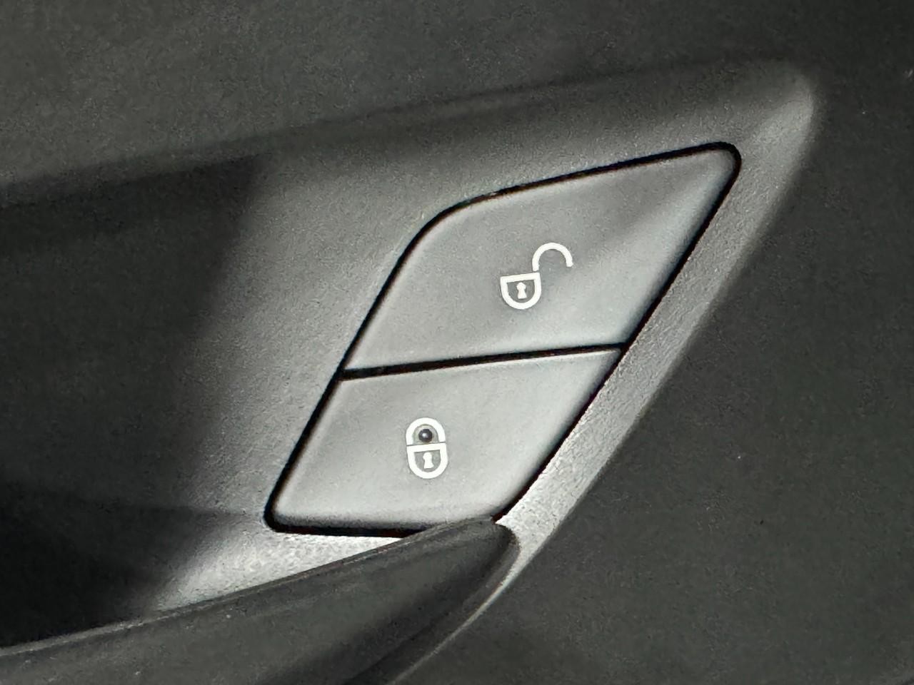 Mercedes-Benz Sprinter Cargo Van Vehicle Full-screen Gallery Image 24