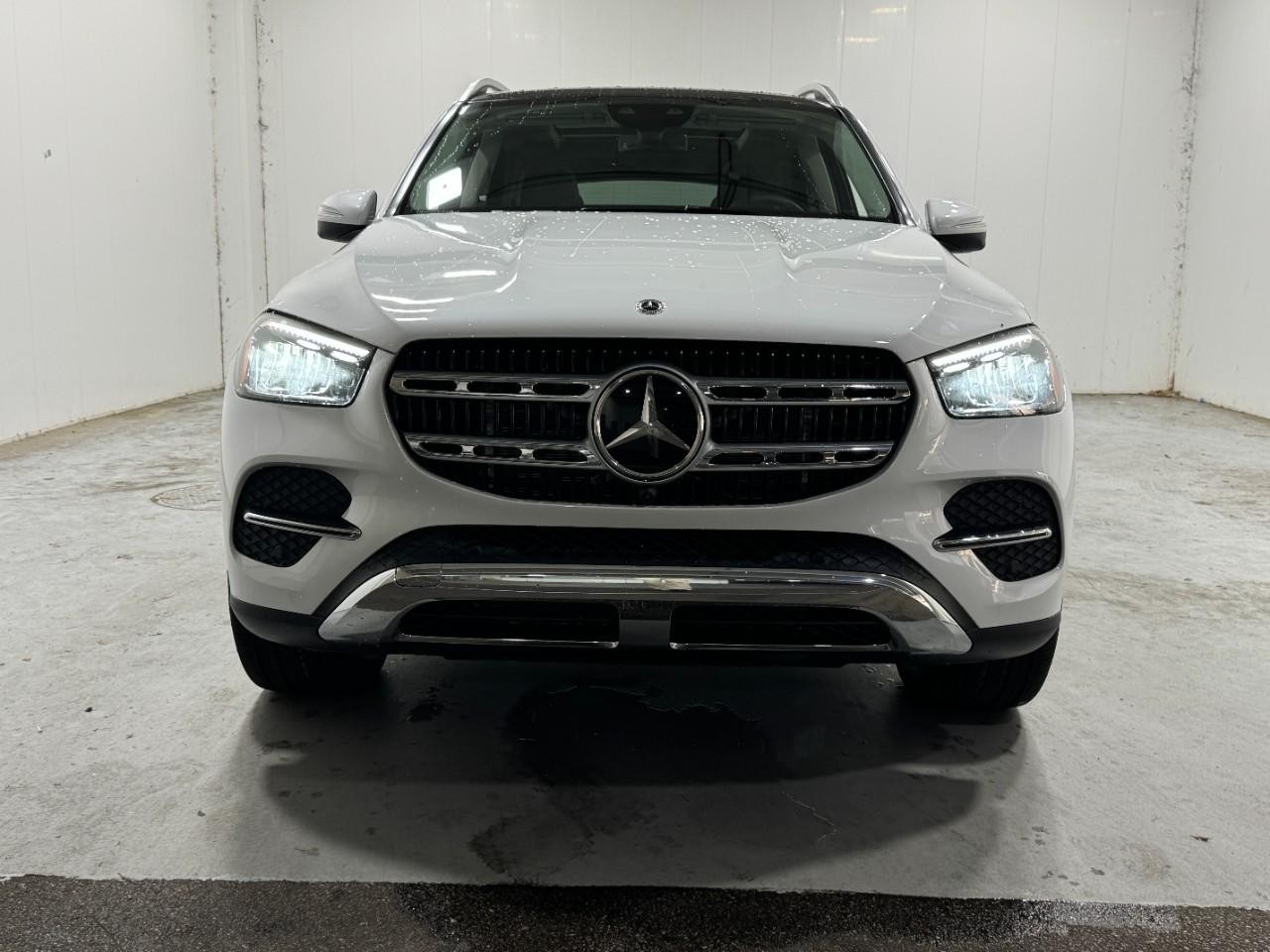 Mercedes-Benz GLE Vehicle Full-screen Gallery Image 7