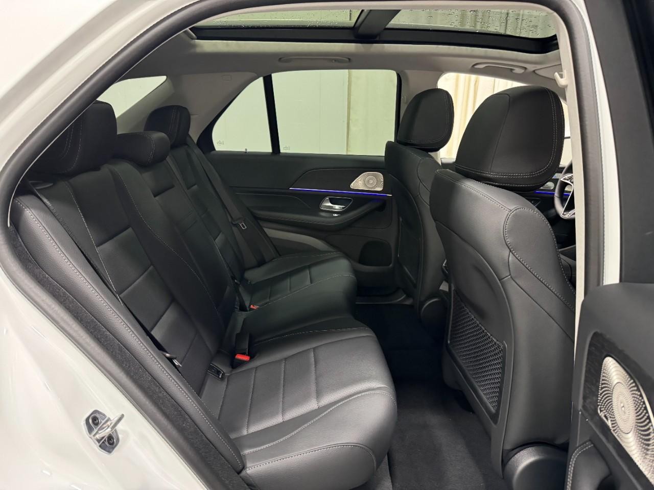 Mercedes-Benz GLE Vehicle Full-screen Gallery Image 10