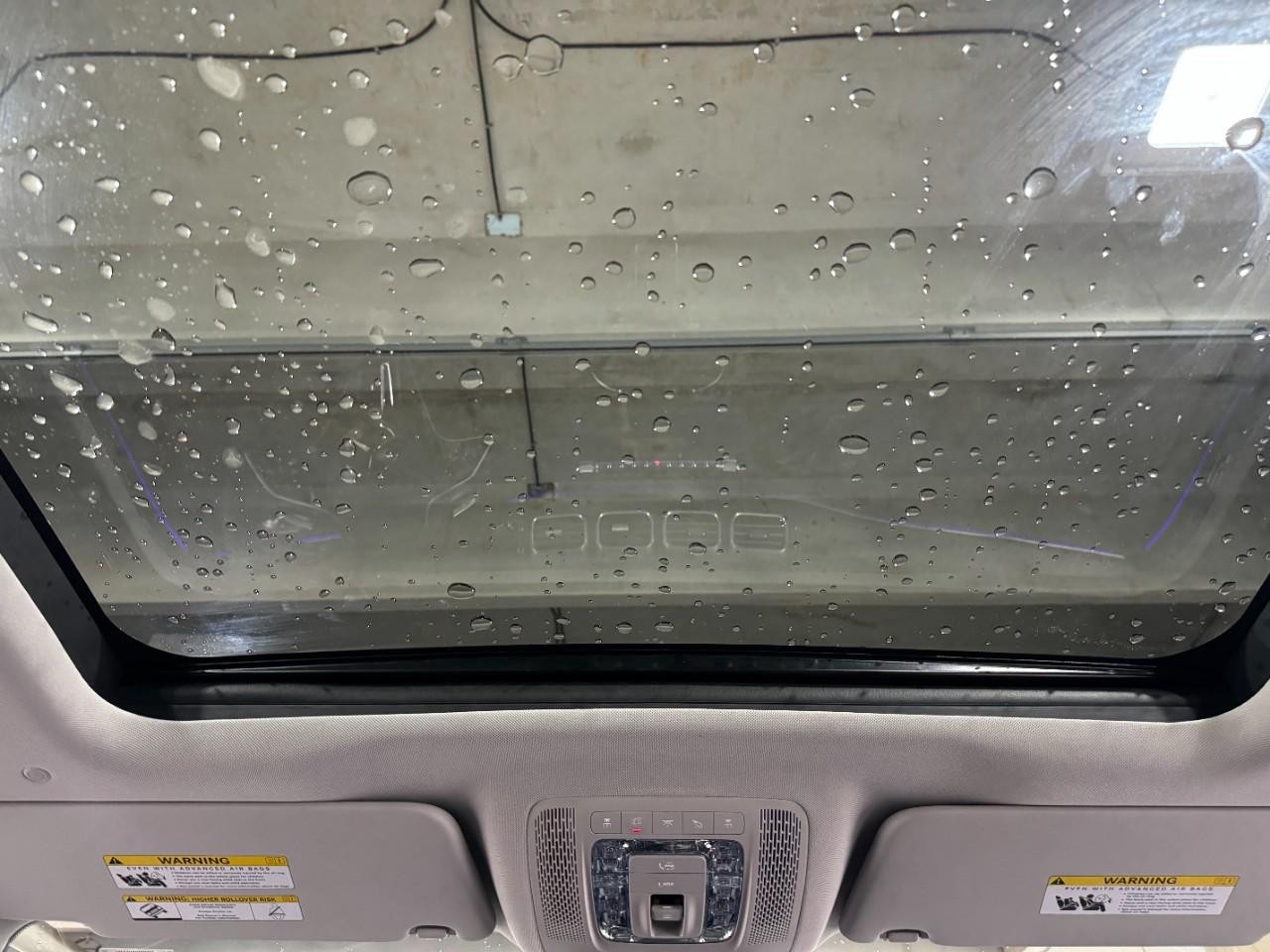 Mercedes-Benz GLE Vehicle Full-screen Gallery Image 11