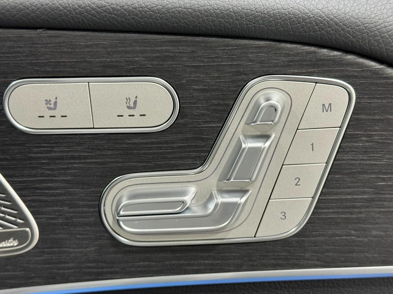 Mercedes-Benz GLE Vehicle Full-screen Gallery Image 21