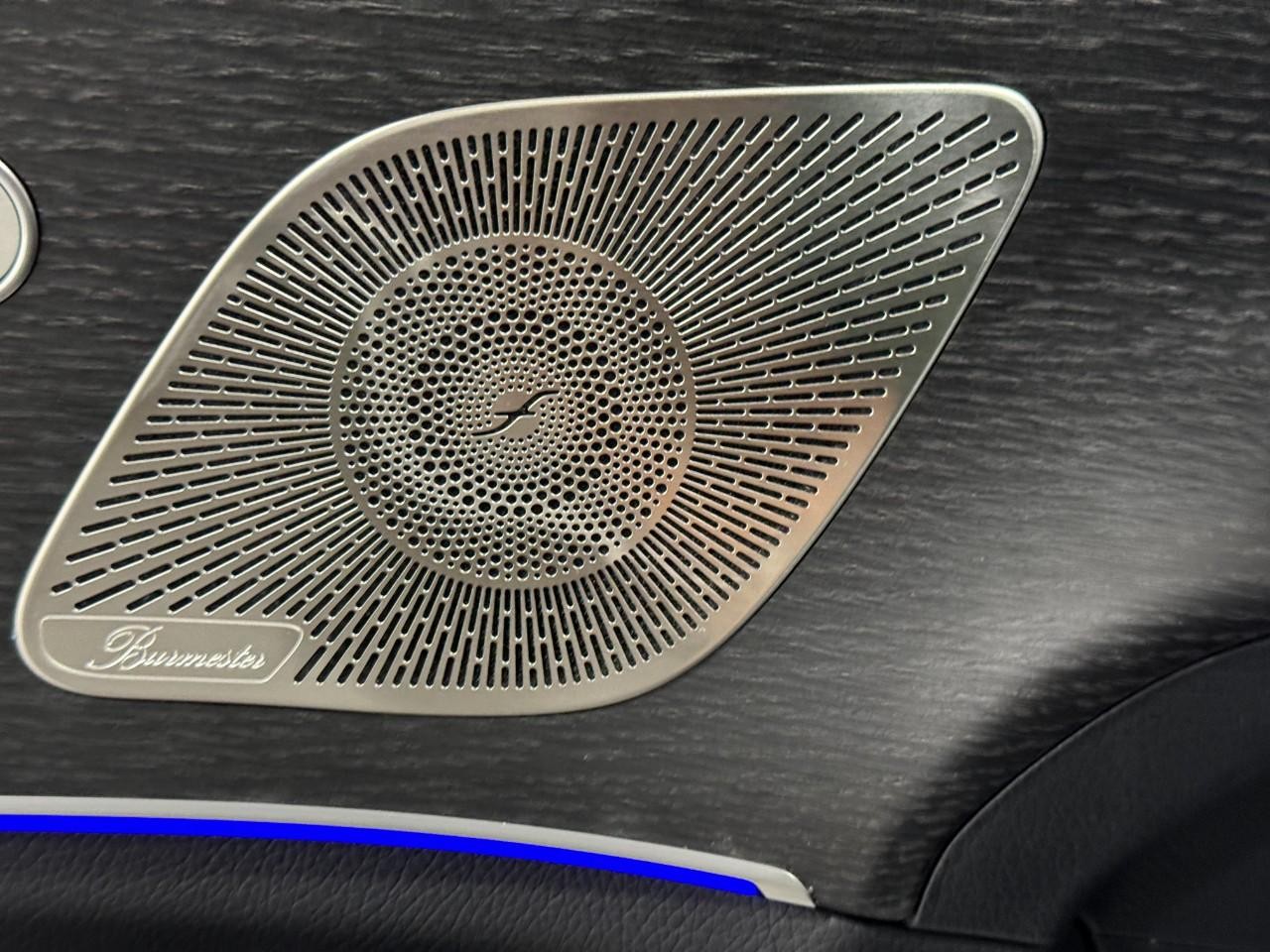 Mercedes-Benz GLE Vehicle Full-screen Gallery Image 24