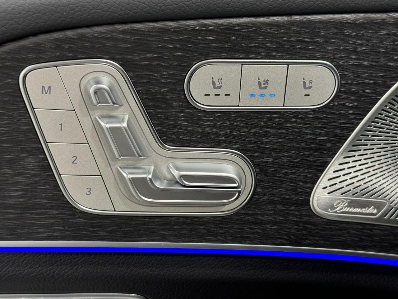 Mercedes-Benz GLE Vehicle Full-screen Gallery Image 25