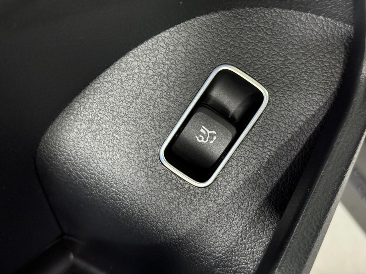 Mercedes-Benz GLE Vehicle Full-screen Gallery Image 28