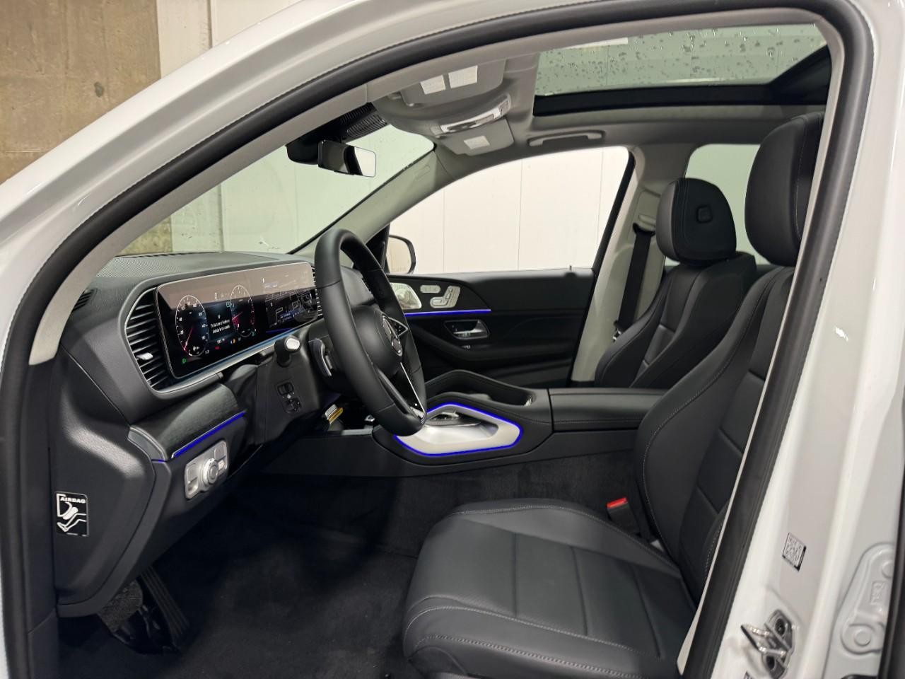 Mercedes-Benz GLE Vehicle Full-screen Gallery Image 29