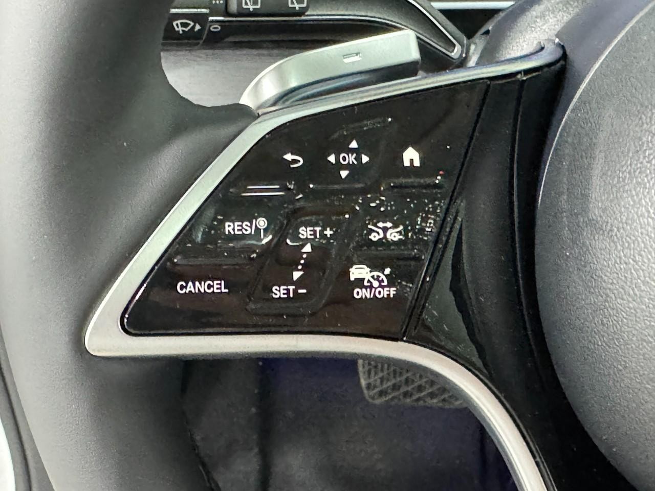 Mercedes-Benz GLE Vehicle Full-screen Gallery Image 33