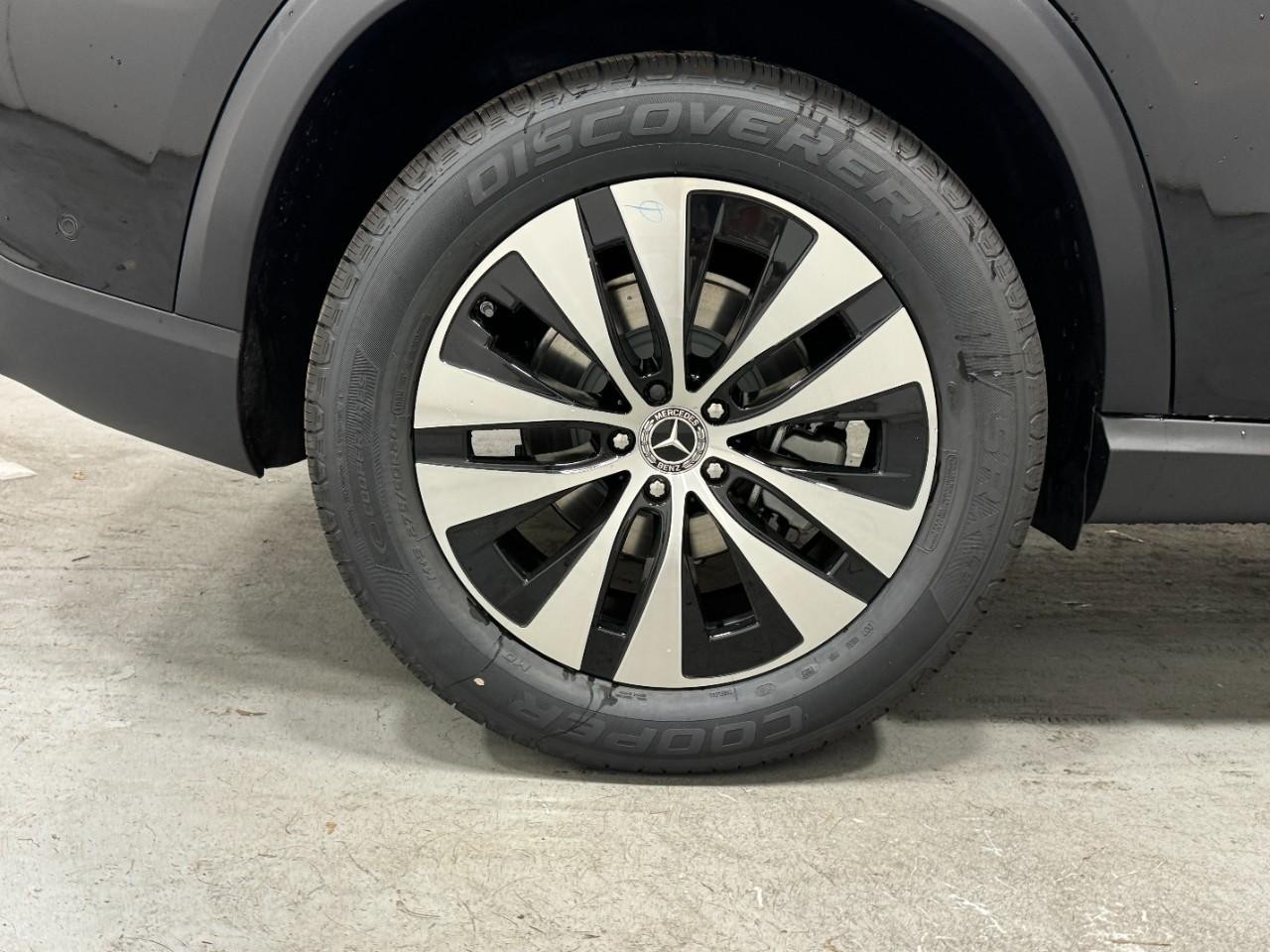 Mercedes-Benz GLE Vehicle Full-screen Gallery Image 5