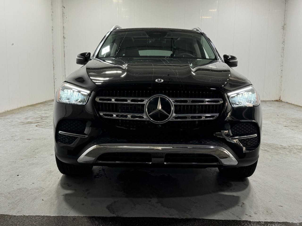 Mercedes-Benz GLE Vehicle Full-screen Gallery Image 7