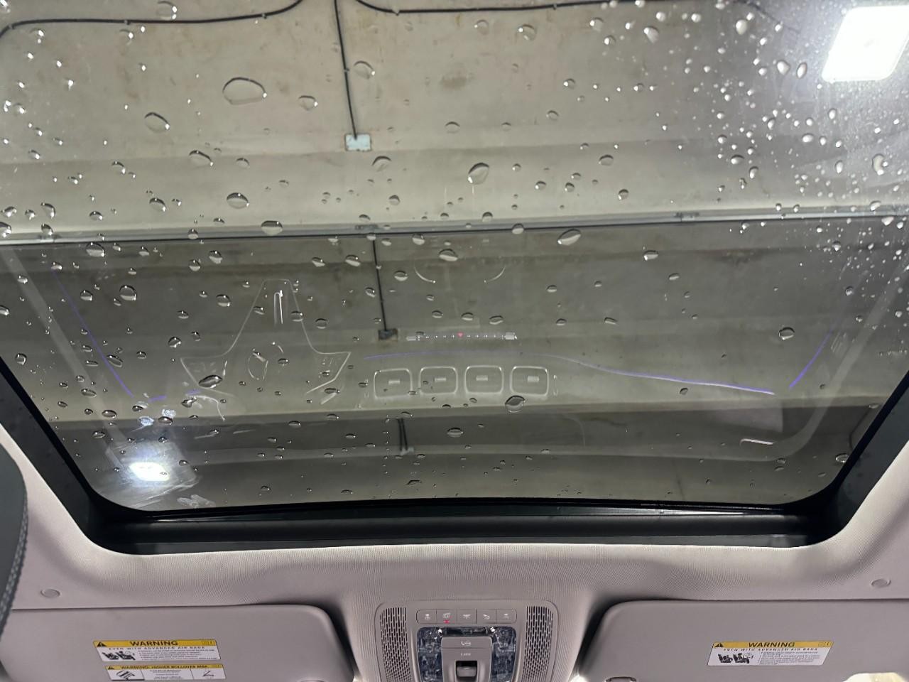 Mercedes-Benz GLE Vehicle Full-screen Gallery Image 11