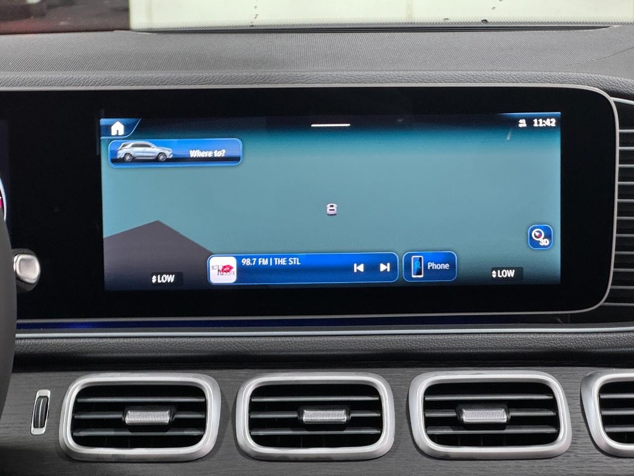 Mercedes-Benz GLE Vehicle Full-screen Gallery Image 14