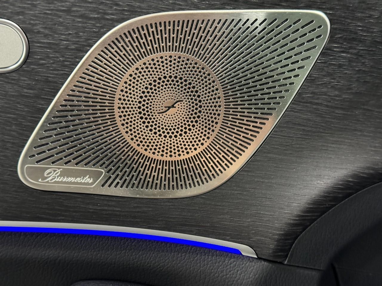 Mercedes-Benz GLE Vehicle Full-screen Gallery Image 24