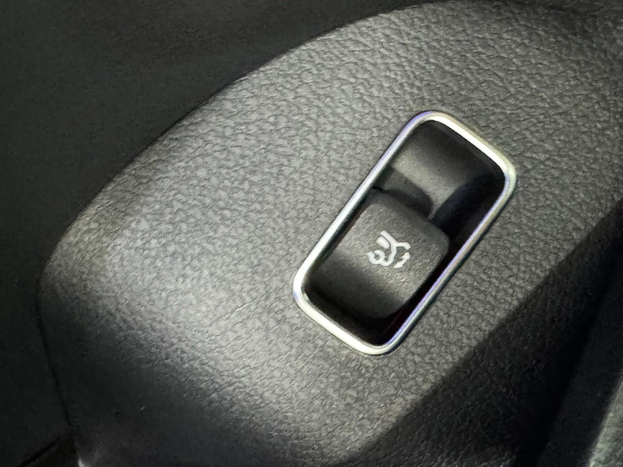 Mercedes-Benz GLE Vehicle Full-screen Gallery Image 28