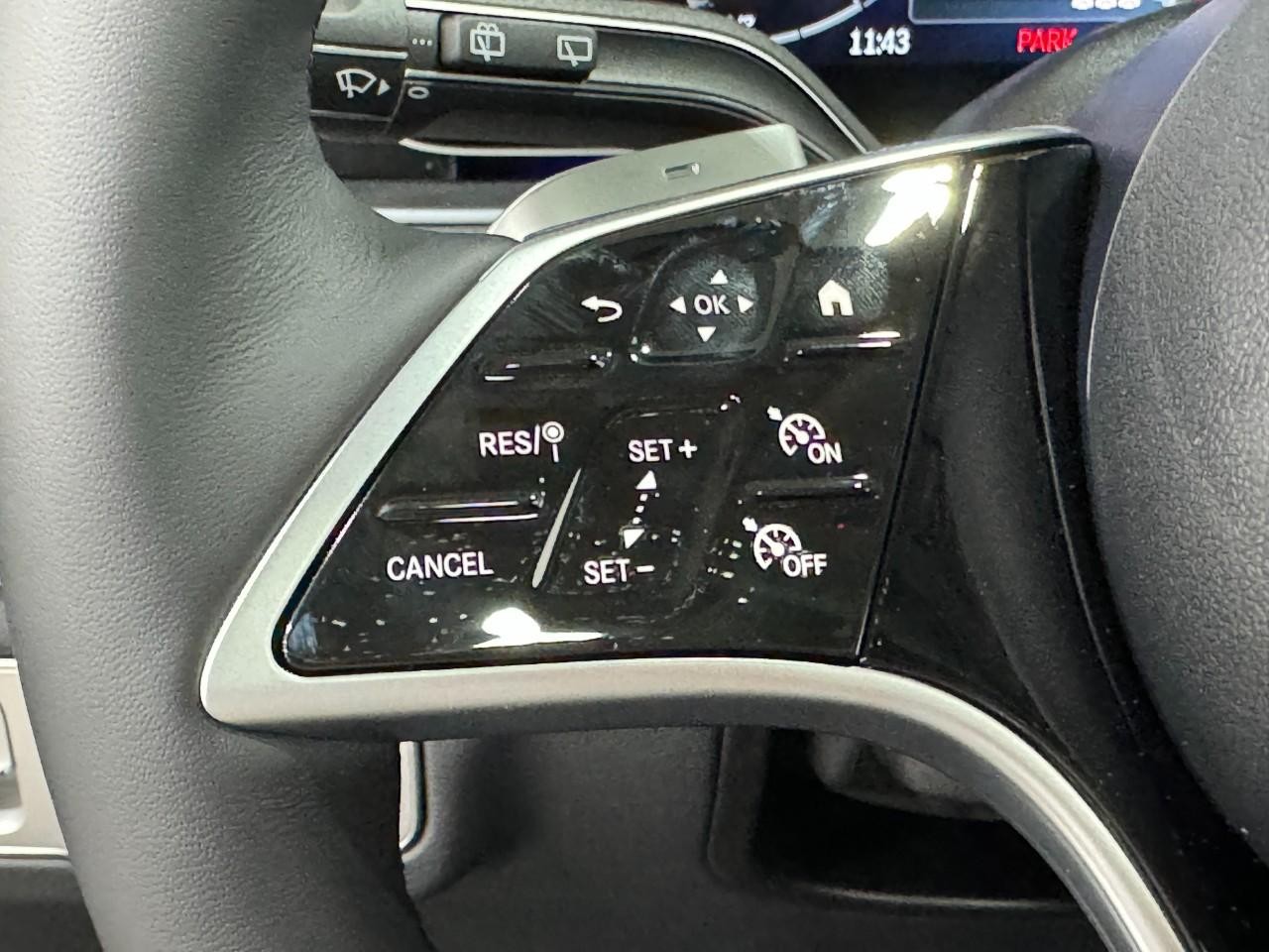 Mercedes-Benz GLE Vehicle Full-screen Gallery Image 33