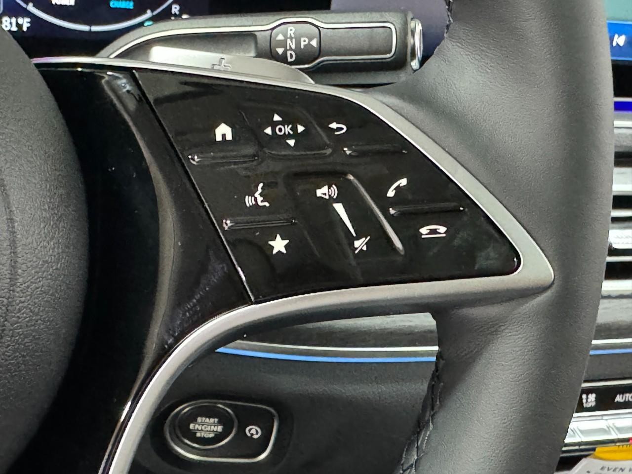 Mercedes-Benz GLE Vehicle Full-screen Gallery Image 34