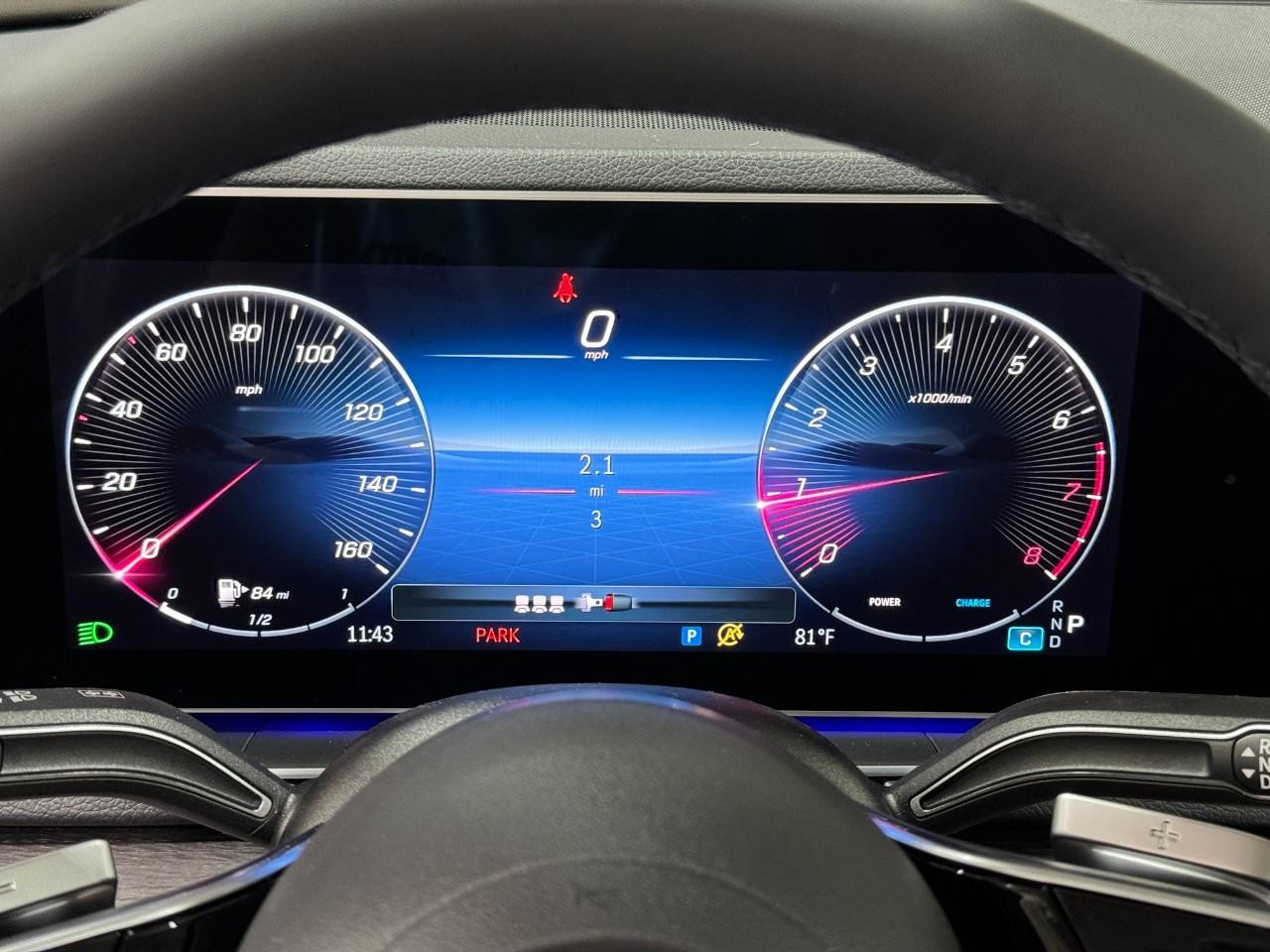 Mercedes-Benz GLE Vehicle Full-screen Gallery Image 35