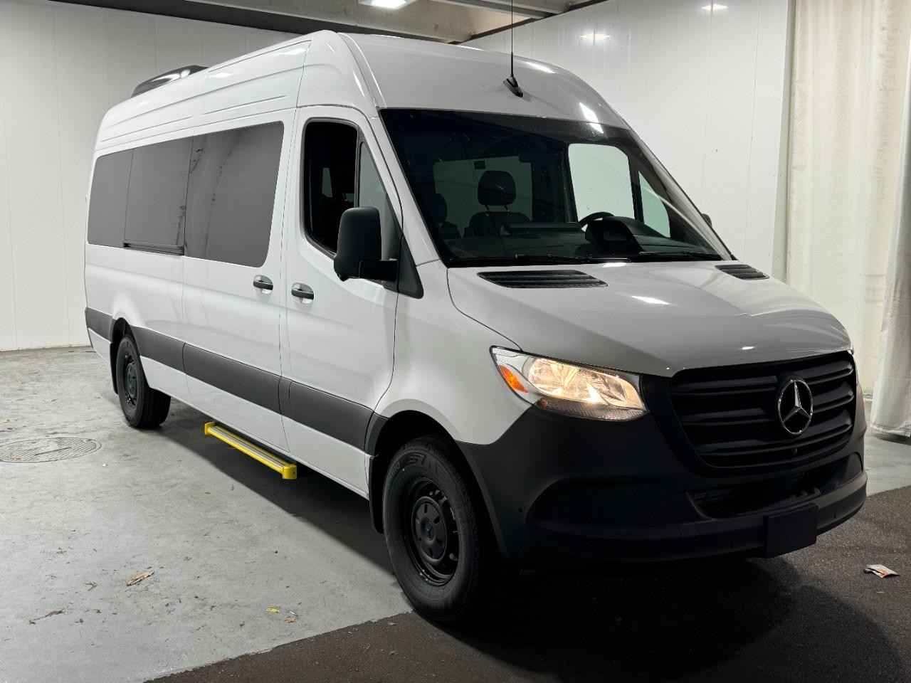 Mercedes-Benz Sprinter Passenger Van Vehicle Full-screen Gallery Image 6