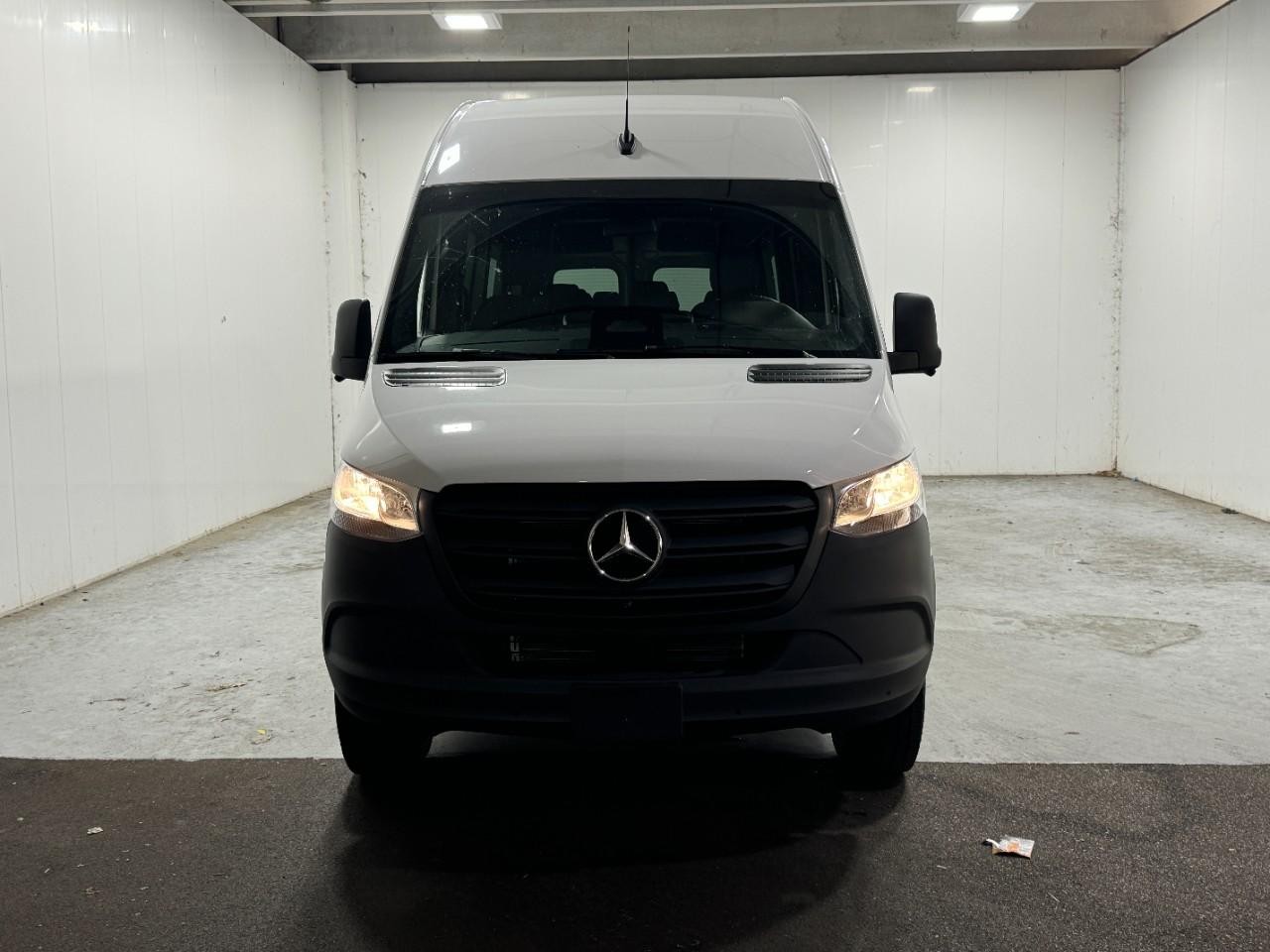 Mercedes-Benz Sprinter Passenger Van Vehicle Full-screen Gallery Image 7