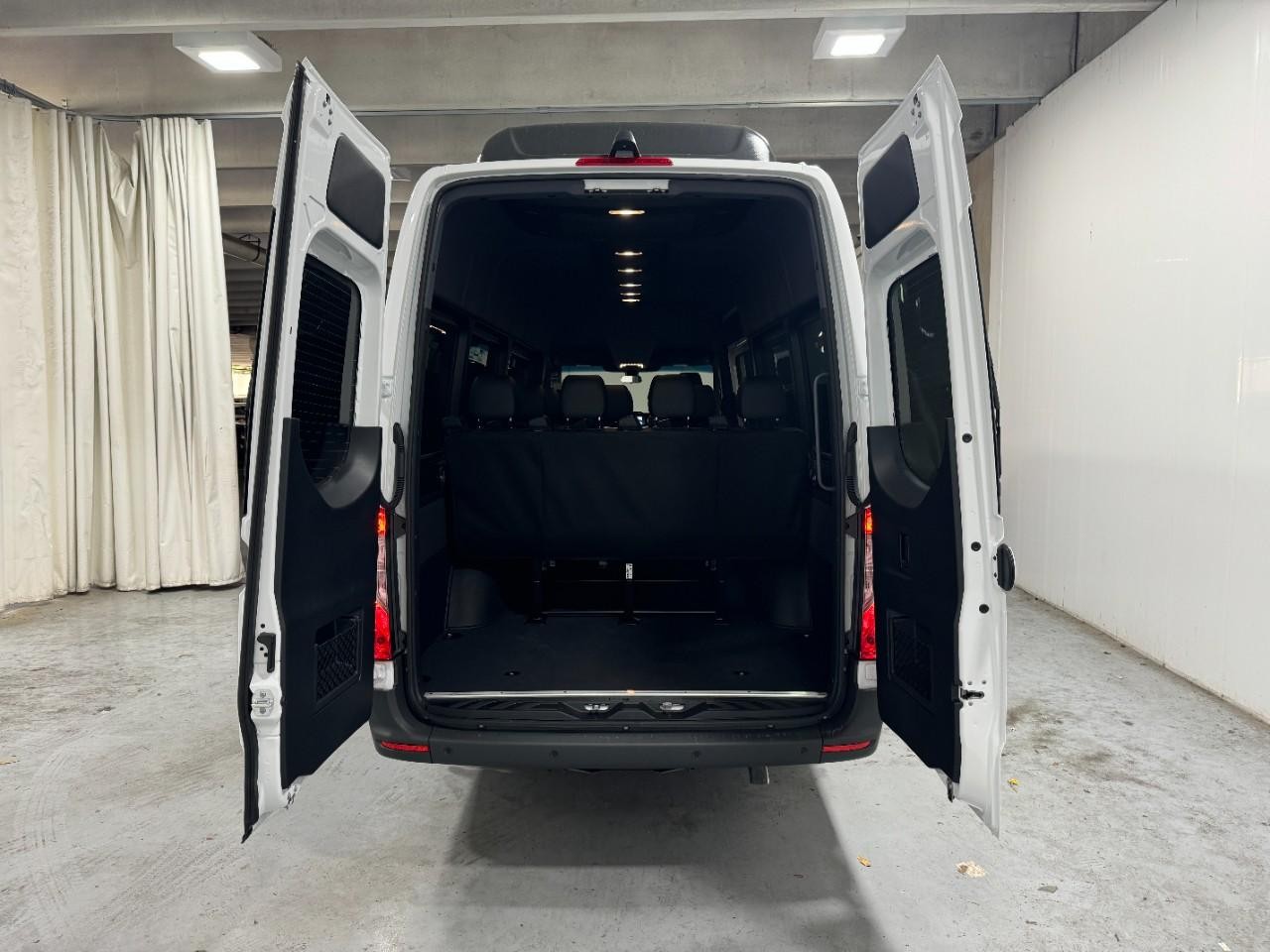 Mercedes-Benz Sprinter Passenger Van Vehicle Full-screen Gallery Image 9