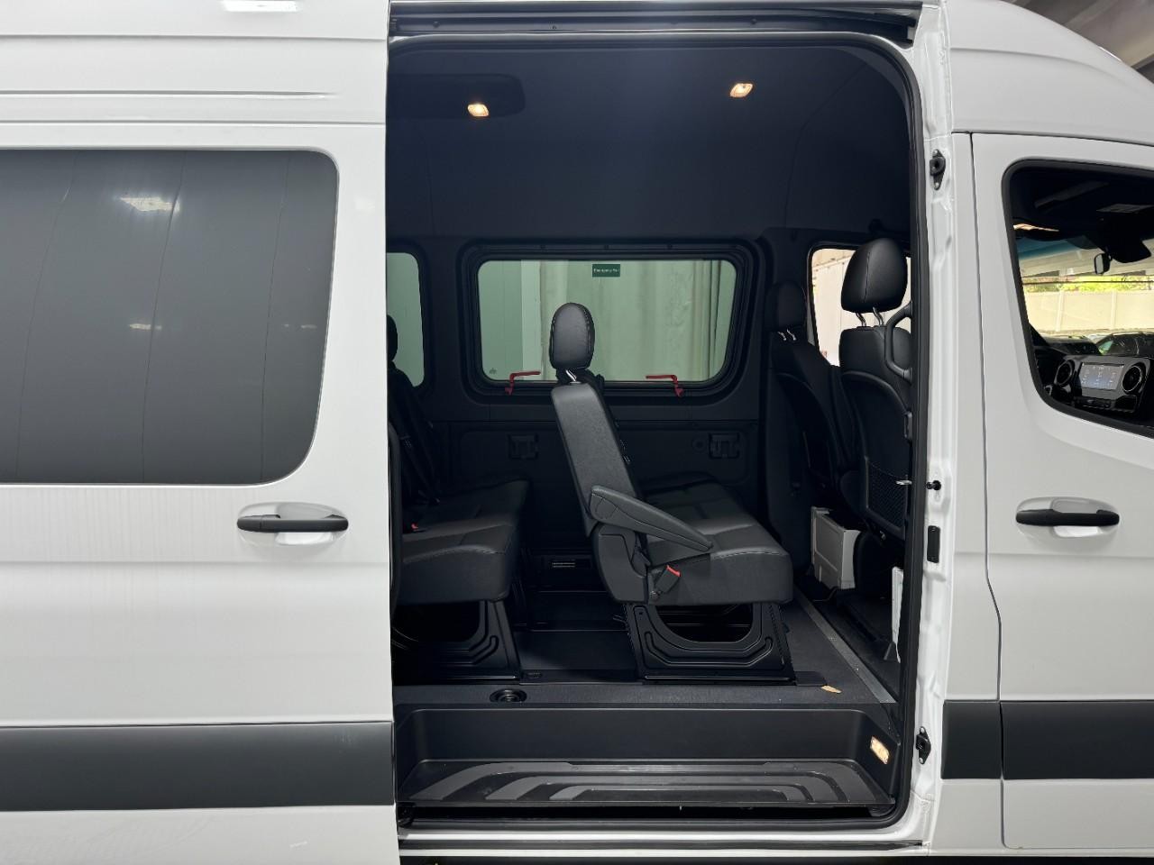 Mercedes-Benz Sprinter Passenger Van Vehicle Full-screen Gallery Image 10