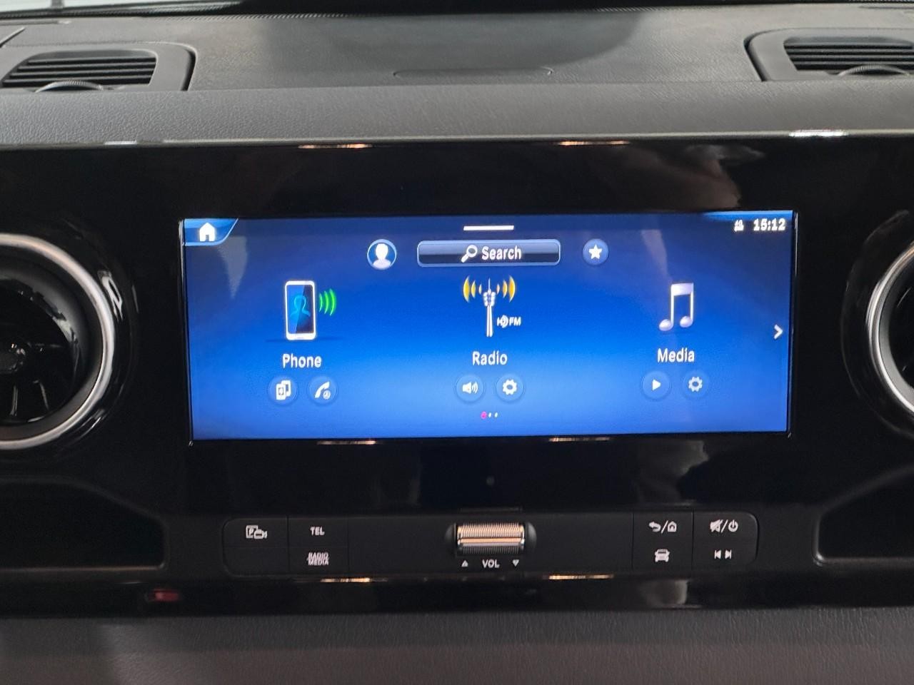 Mercedes-Benz Sprinter Passenger Van Vehicle Full-screen Gallery Image 15