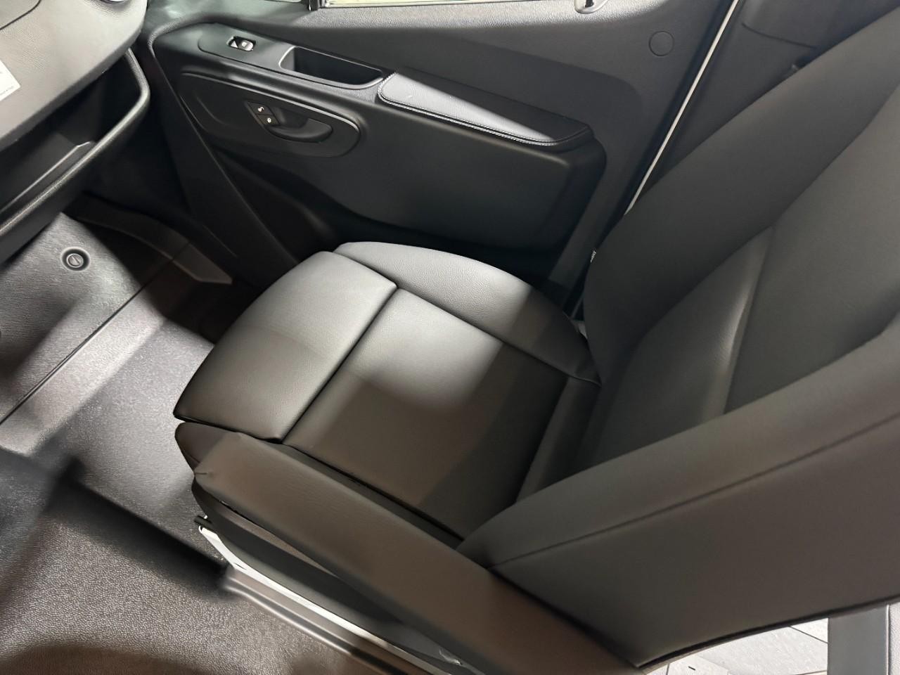 Mercedes-Benz Sprinter Passenger Van Vehicle Full-screen Gallery Image 17