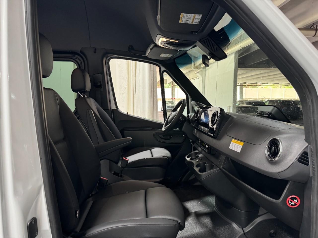 Mercedes-Benz Sprinter Passenger Van Vehicle Full-screen Gallery Image 18