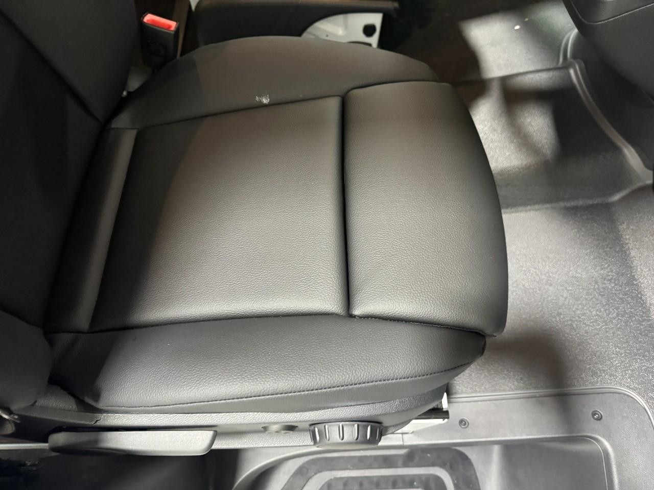 Mercedes-Benz Sprinter Passenger Van Vehicle Full-screen Gallery Image 19