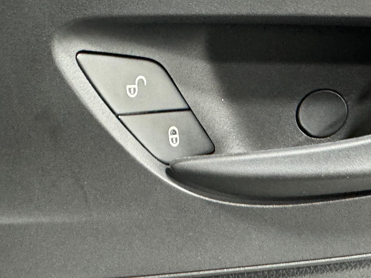 Mercedes-Benz Sprinter Passenger Van Vehicle Full-screen Gallery Image 22