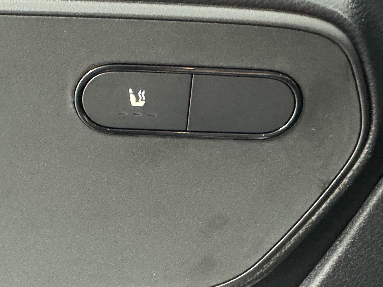 Mercedes-Benz Sprinter Passenger Van Vehicle Full-screen Gallery Image 24