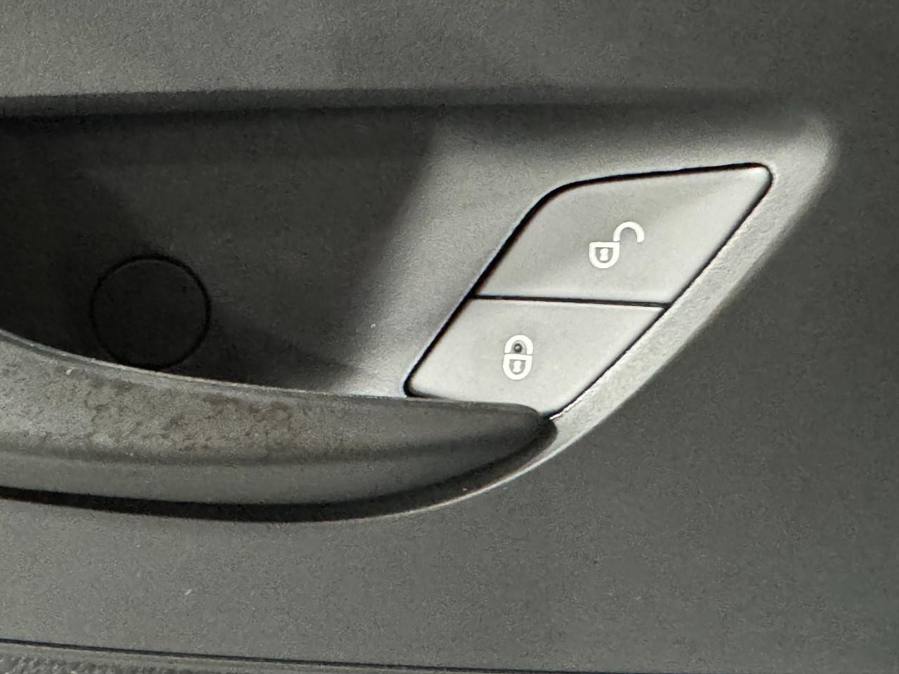 Mercedes-Benz Sprinter Passenger Van Vehicle Full-screen Gallery Image 25