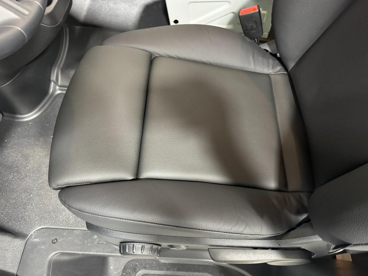 Mercedes-Benz Sprinter Passenger Van Vehicle Full-screen Gallery Image 27