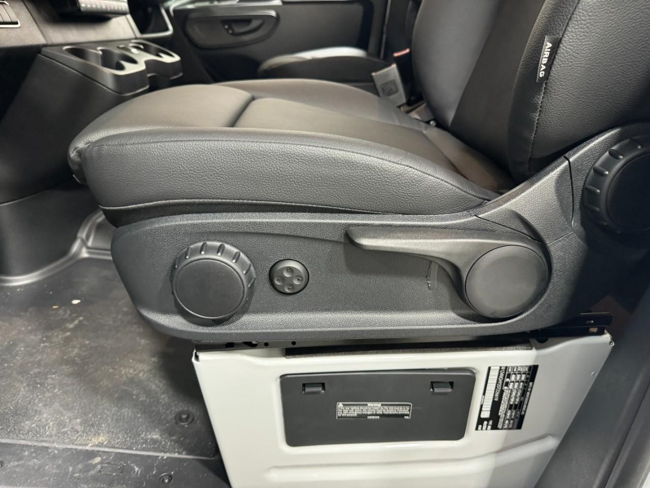 Mercedes-Benz Sprinter Passenger Van Vehicle Full-screen Gallery Image 28