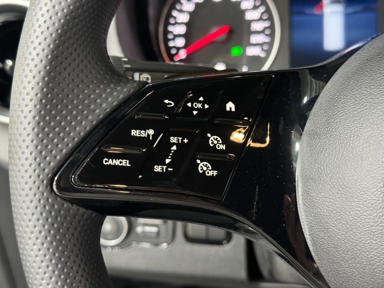 Mercedes-Benz Sprinter Passenger Van Vehicle Full-screen Gallery Image 30