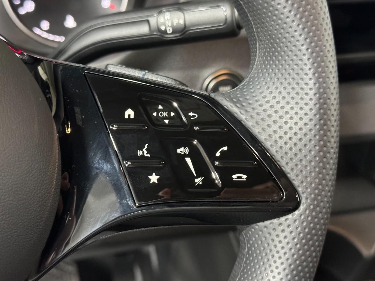 Mercedes-Benz Sprinter Passenger Van Vehicle Full-screen Gallery Image 31