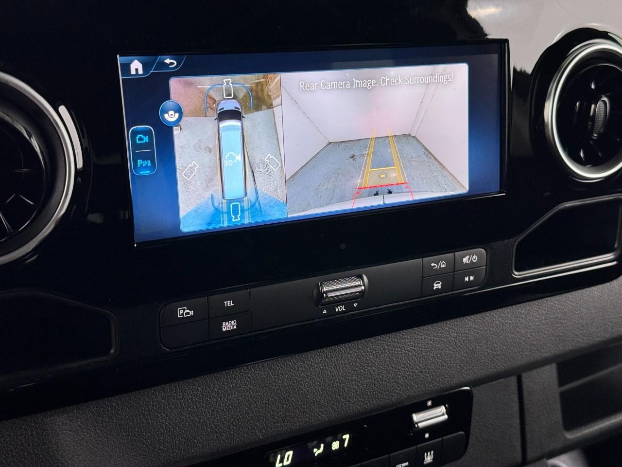 Mercedes-Benz Sprinter Passenger Van Vehicle Full-screen Gallery Image 34