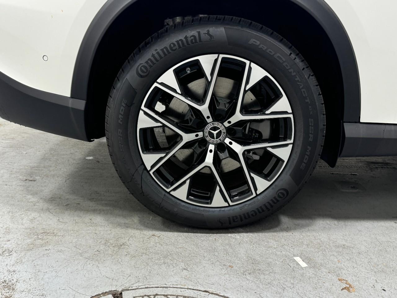 Mercedes-Benz GLC Vehicle Full-screen Gallery Image 5