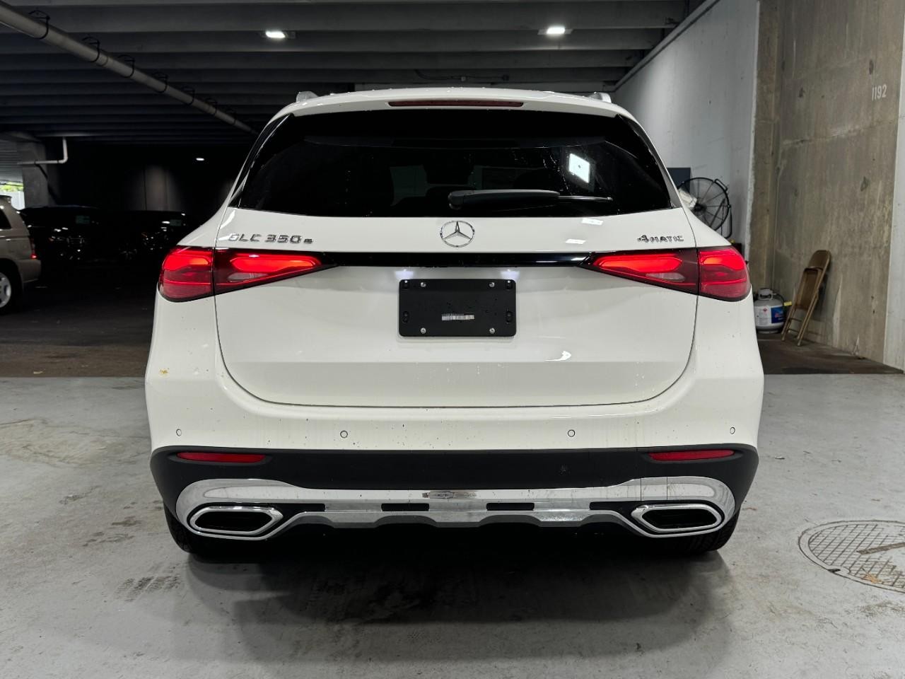 Mercedes-Benz GLC Vehicle Full-screen Gallery Image 9