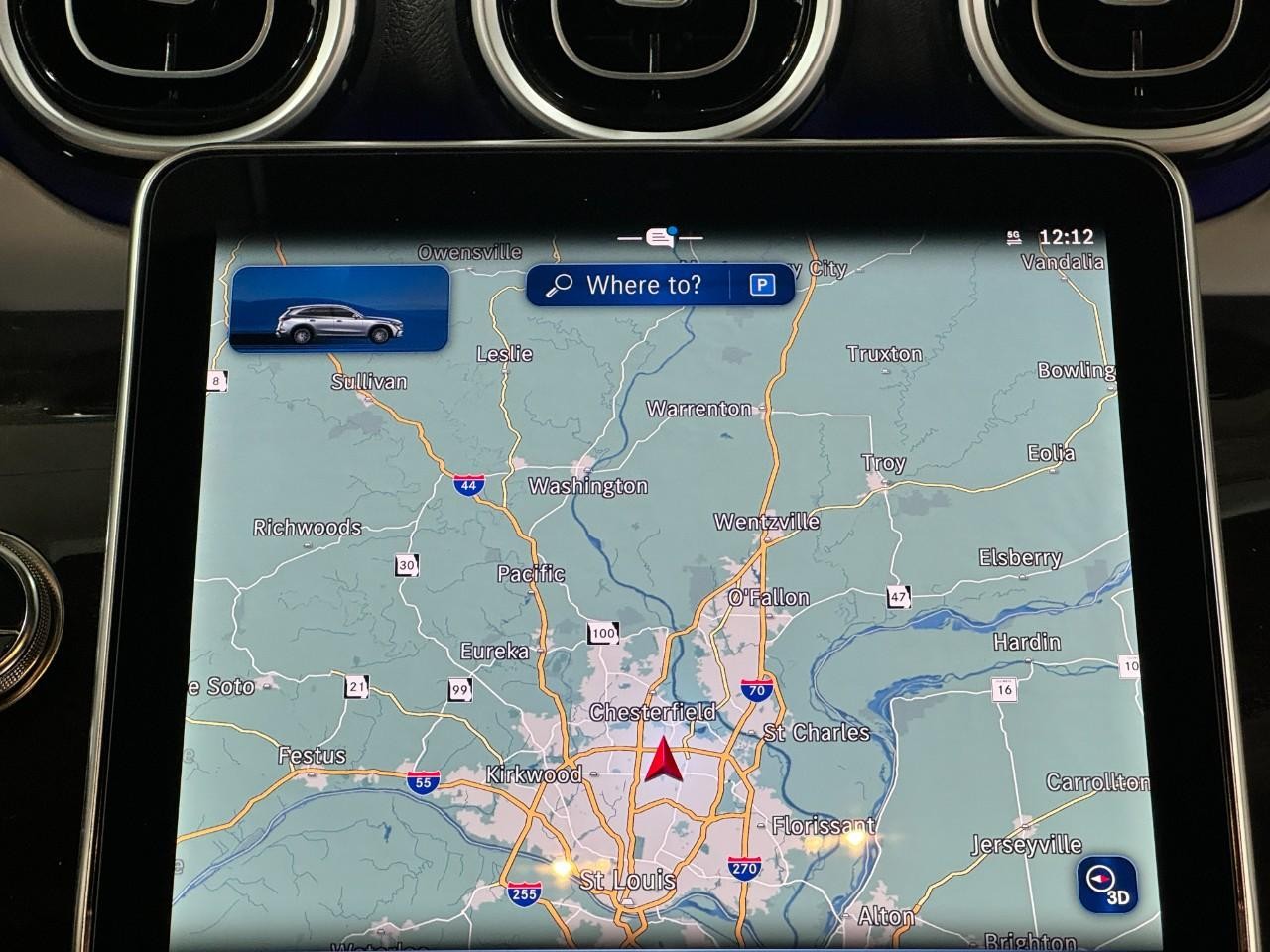 Mercedes-Benz GLC Vehicle Full-screen Gallery Image 13