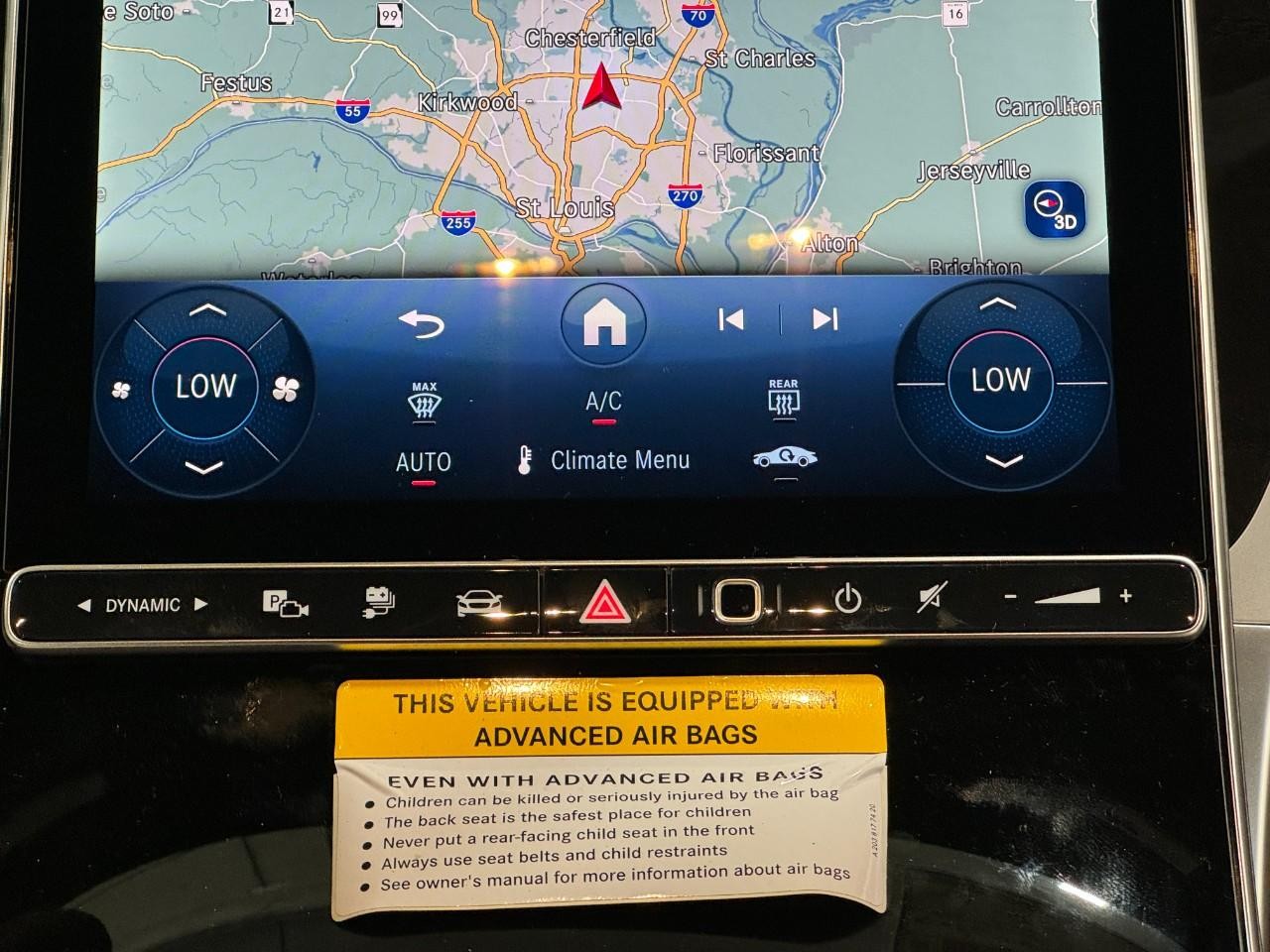 Mercedes-Benz GLC Vehicle Full-screen Gallery Image 14