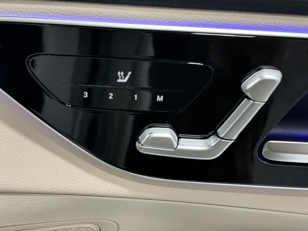 Mercedes-Benz GLC Vehicle Full-screen Gallery Image 20