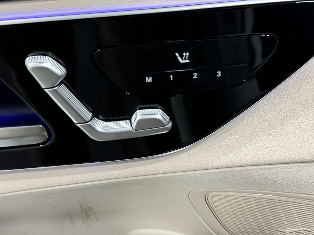 Mercedes-Benz GLC Vehicle Full-screen Gallery Image 23