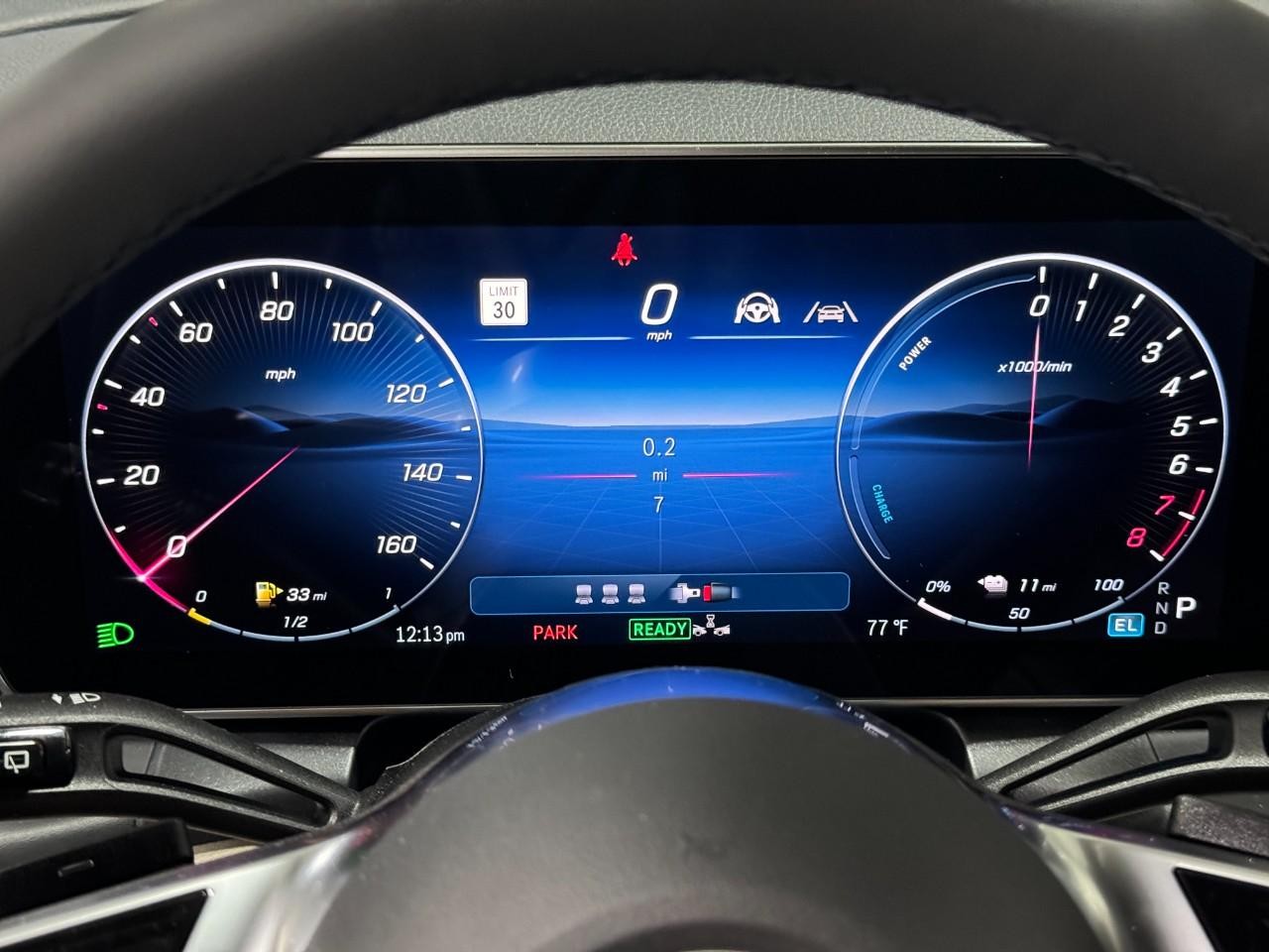 Mercedes-Benz GLC Vehicle Full-screen Gallery Image 33