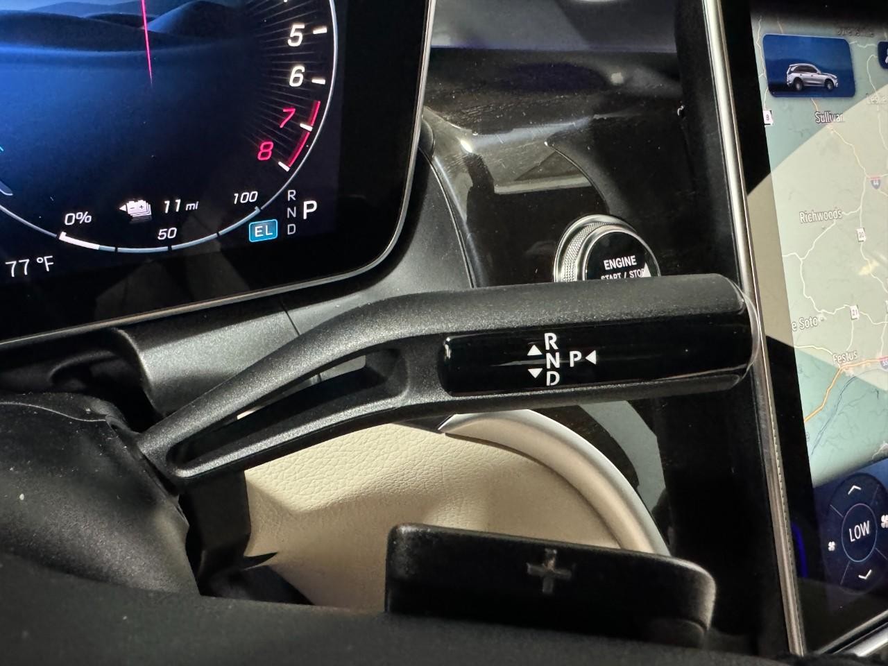 Mercedes-Benz GLC Vehicle Full-screen Gallery Image 34