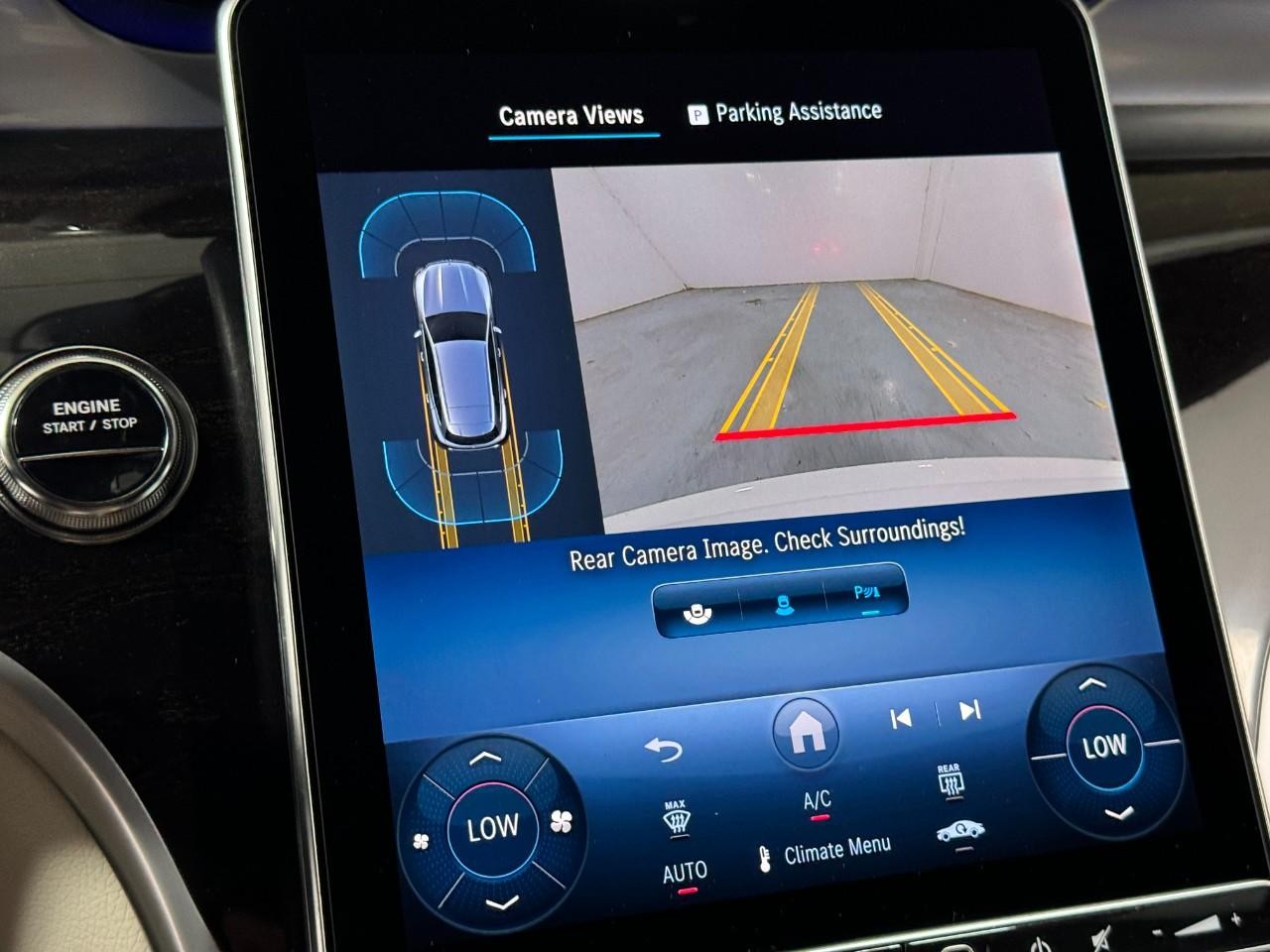 Mercedes-Benz GLC Vehicle Full-screen Gallery Image 35