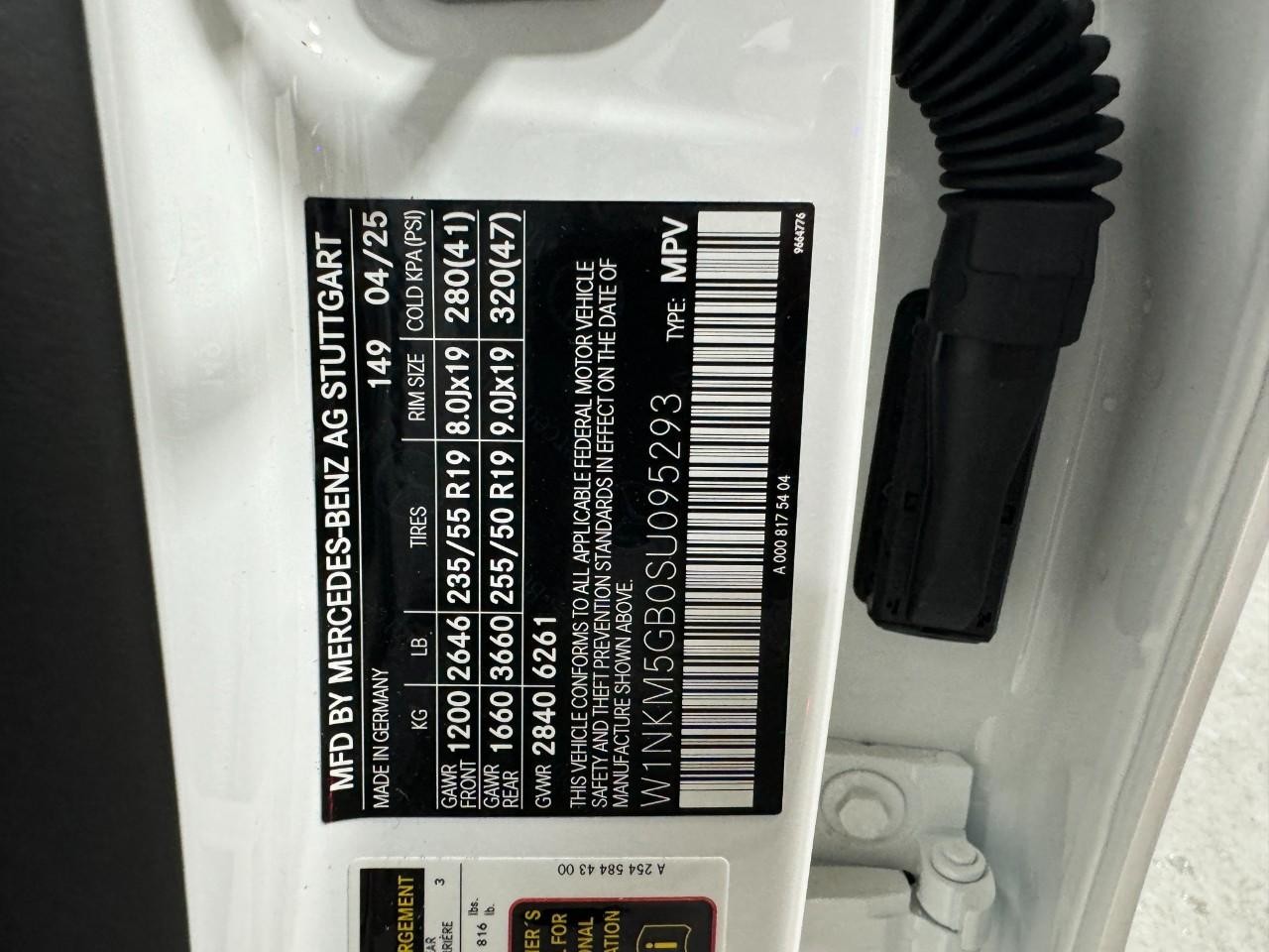 Mercedes-Benz GLC Vehicle Full-screen Gallery Image 36