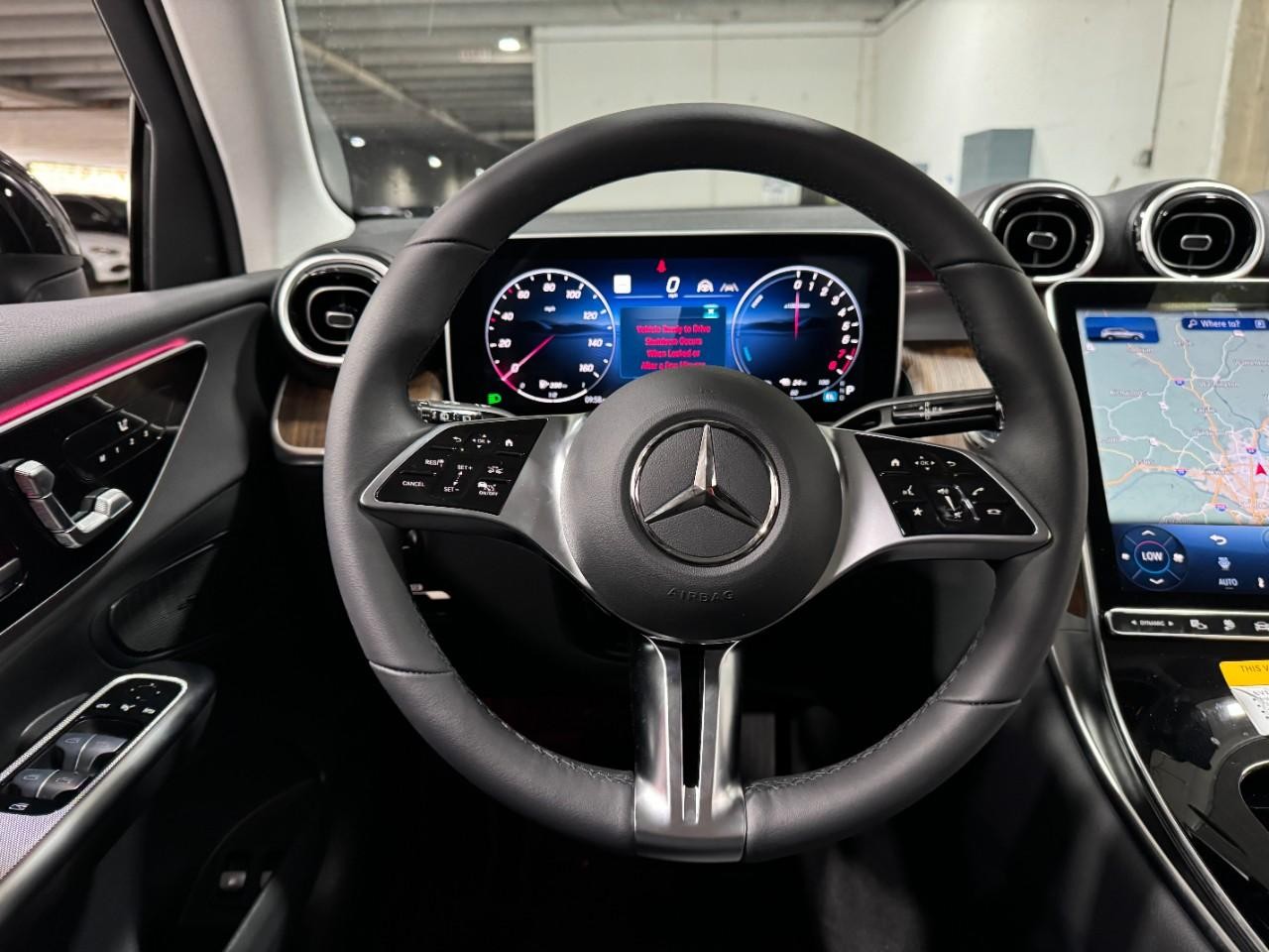 Mercedes-Benz GLC Vehicle Full-screen Gallery Image 12